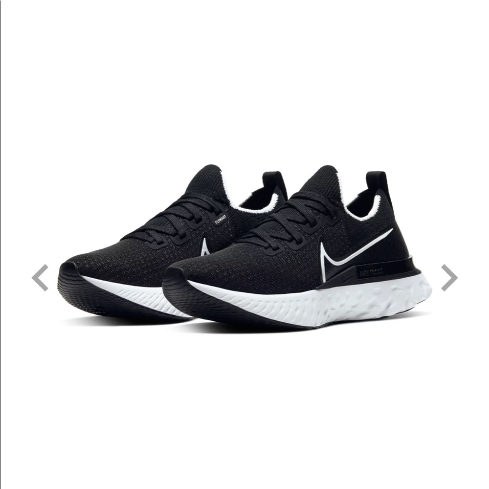 NIKE WOMENS INFINITY REACT FLYKNIT RUNNING SHOE